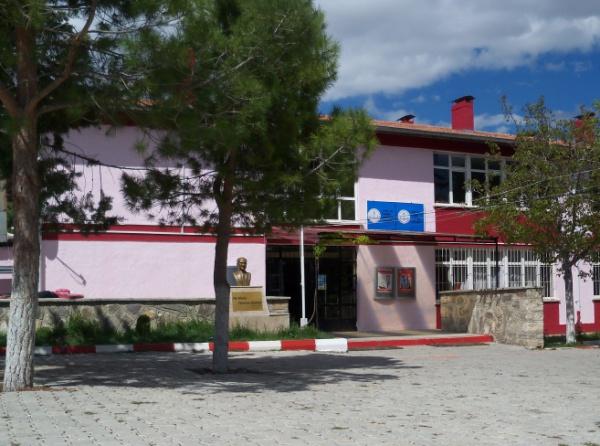 İsabey Atatürk Ortaokulu Fotoğrafı